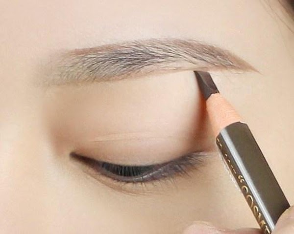 Cách vẽ chân mày Hàn Quốc đẹp sắc nét nhưng vẫn tự nhiên