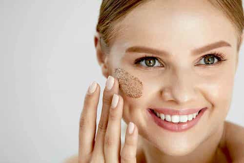 Cách sử dụng kem tẩy tế bào chết cho làn da sáng mịn