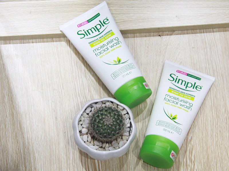 Review chi tiết 7 loại sữa rửa mặt Simple được chuyên gia đánh giá cao